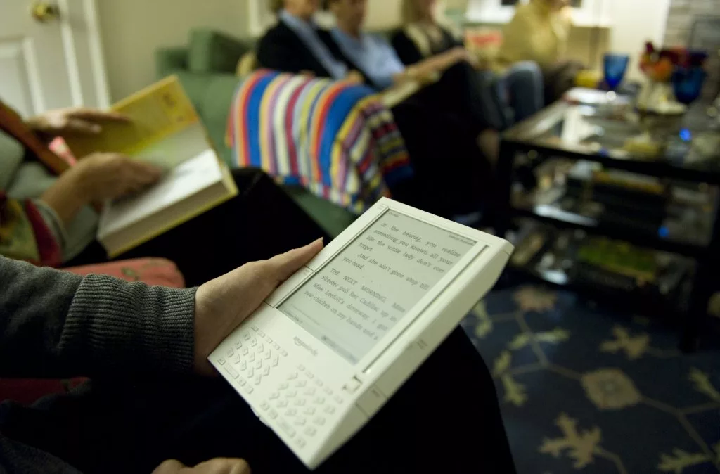 亚马逊终止老款Kindle支持，用户转向越狱改造