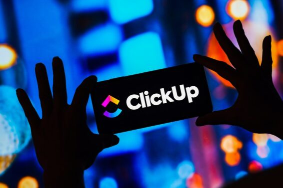 ClickUp裁员22%：AI重塑未来工作的信号与启示