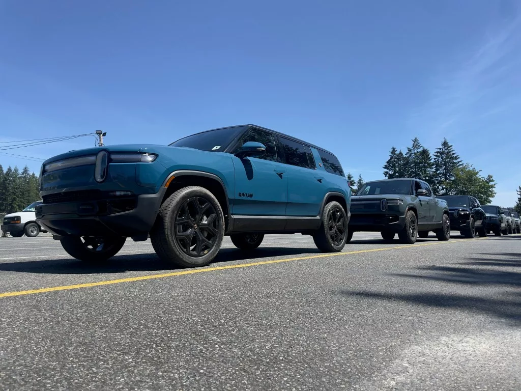 Rivian R1后悬挂故障遭NHTSA调查:两起失控事故引发安全担忧