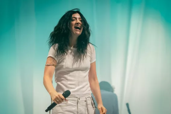 流行天后Lorde：AI眼镜不性感