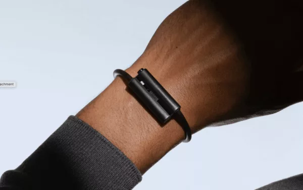 Fitbit联合创始人发布LTE健康安全手环