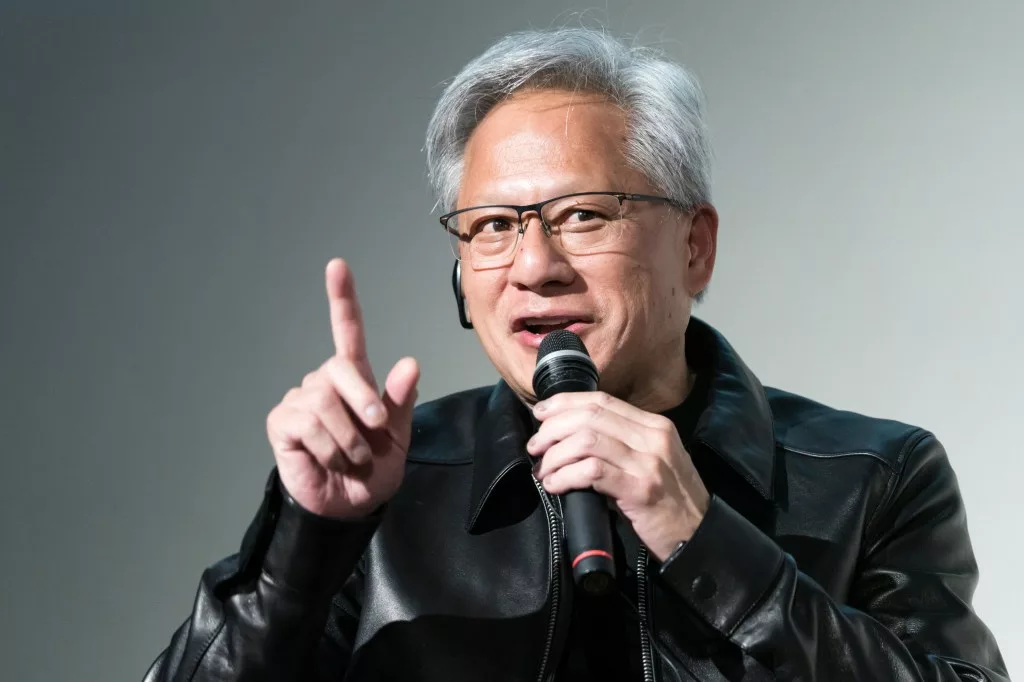 黄仁勋接听特朗普电话,AI安全引热议