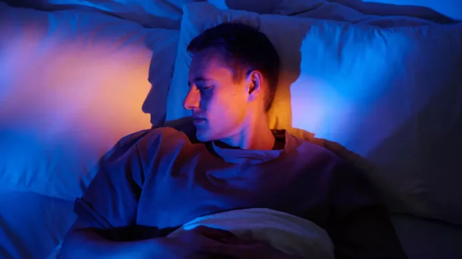 夜间光线过多：心脏健康的隐形威胁