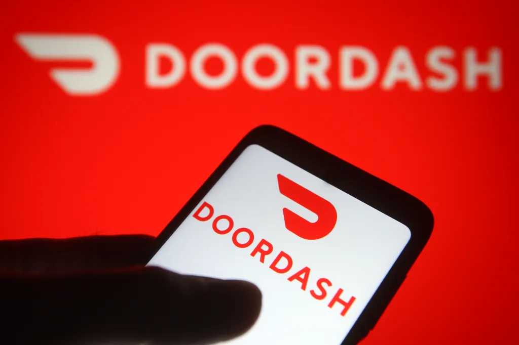 DoorDash以170亿美元收编Instacart,外卖与生鲜配送两大巨头合并